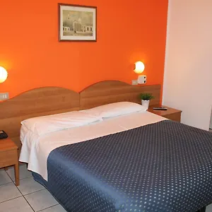 hotel-la-pace-milan.it-lombardy.com/