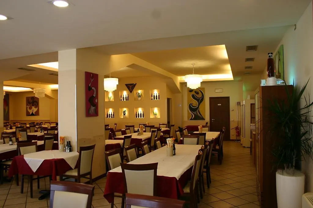 Hotel Moro Freoni Сан-Пьетро-ин-Карьяно 3*,  Италия